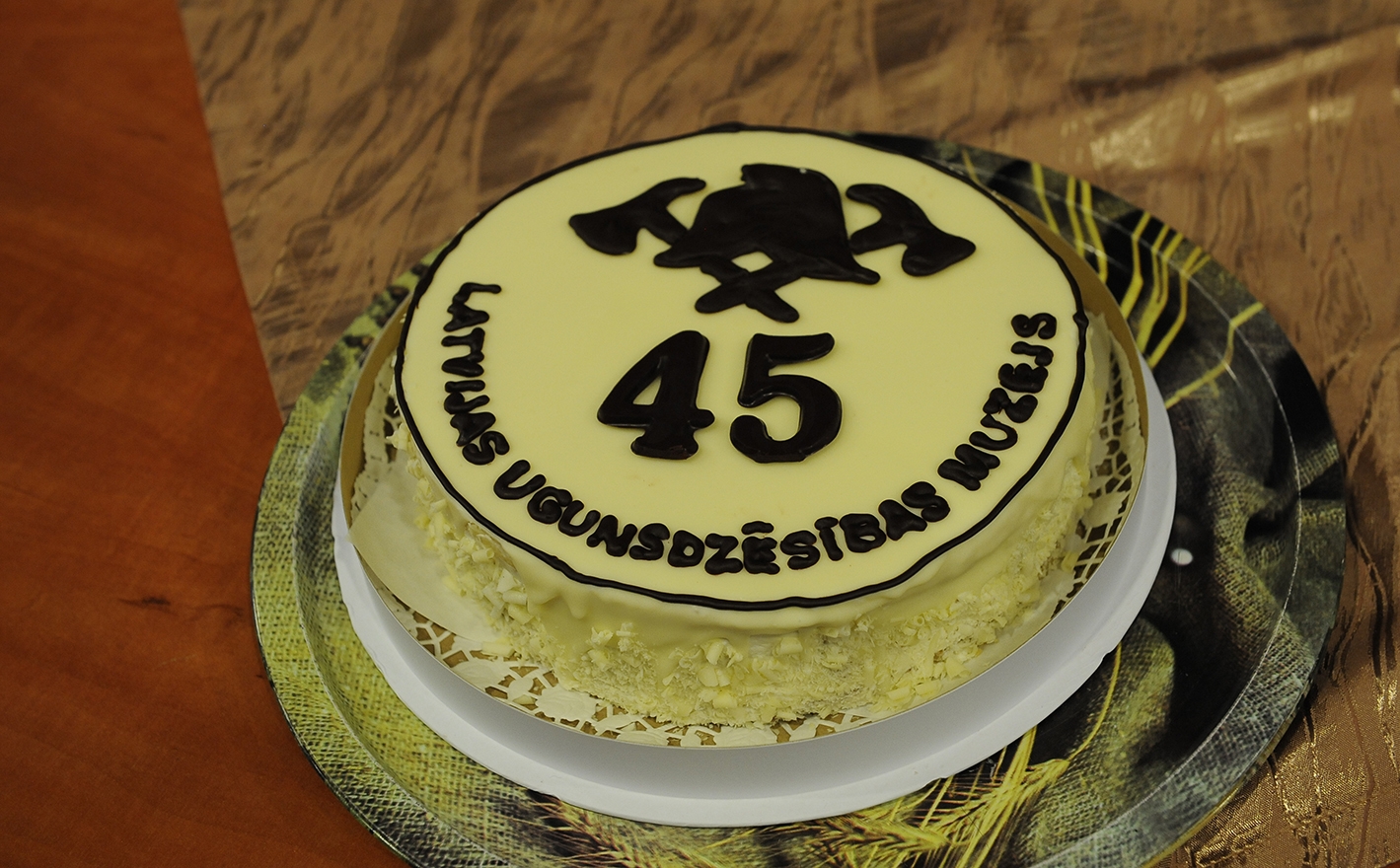Atbilstoši svētkiem noformēta torte