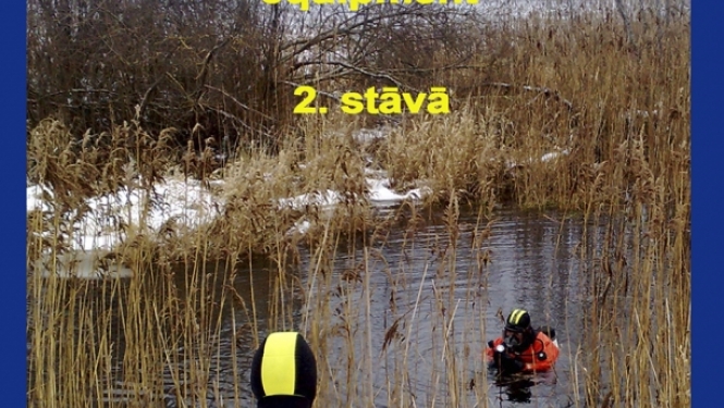 Izstādes afiša ar ugunsdzēsēju glābēju - ūdenslīdēju pie ūdenstilpnes