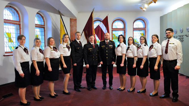 Kopbilde jaunās VUGD amatpersonas un VUGD vadība muzeja Slavas zālē pēc zvēresta došanas