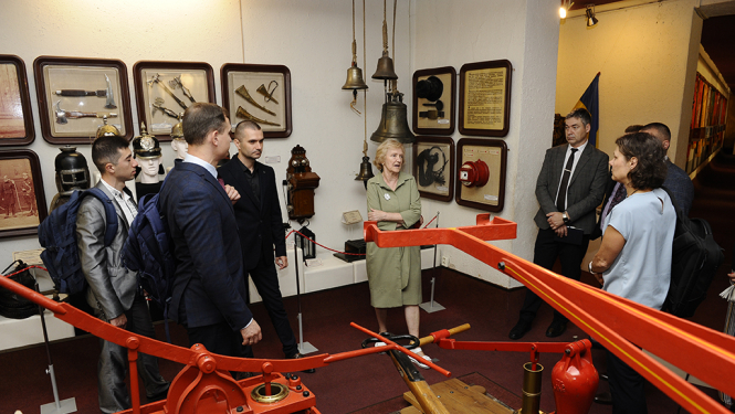 Viesi muzeja Vēstures zālē iepazīstas ar ekspozīciju