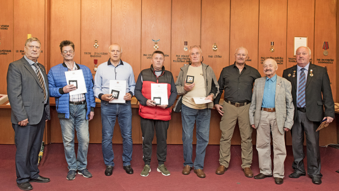 Kopskats apbalvotie muzeja Slavas zālē