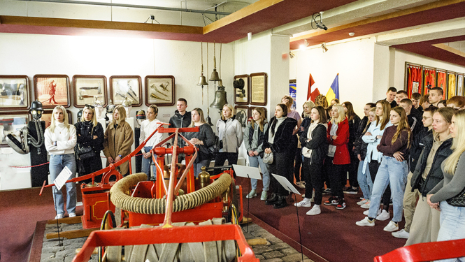 Kadetu grupa Vēstures zālē