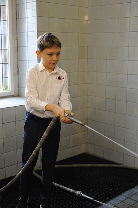 Ugunsdzēsības stafete ūdens golfs