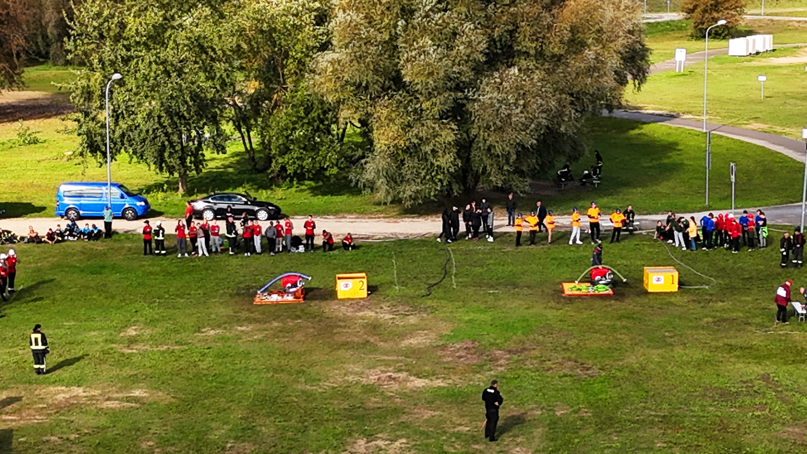 Sacensību dalībnieki uzņemti no putna lidojuma