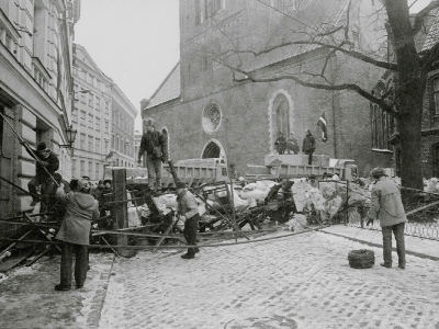 Foto-dokumentālā izstāde "Barikādes"