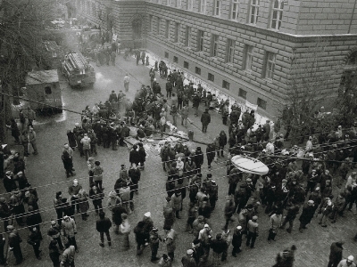 Foto-dokumentālā izstāde "Barikādes"