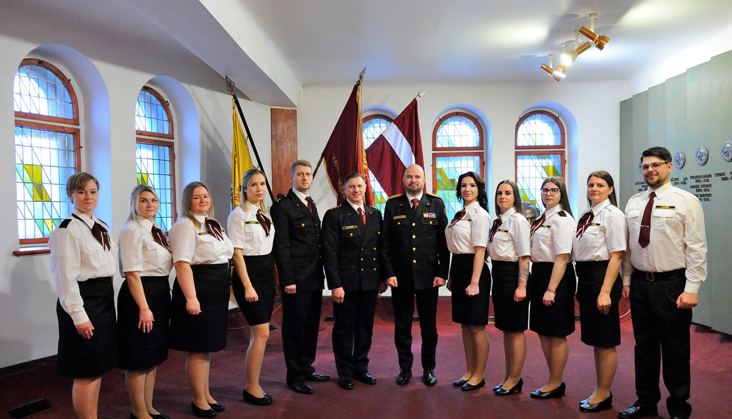 Kopbilde jaunās VUGD amatpersonas un VUGD vadība muzeja Slavas zālē pēc zvēresta došanas